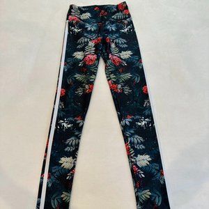 Goldsheep Berry Fun Floral Leggings - Size Small